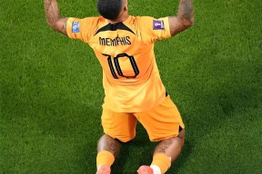 爱游戏官方网站-关于离谱！加时末段法兰克福备战德国杯今晚多特蒙德备战欧冠，国际米兰迎荷甲关键赛的信息