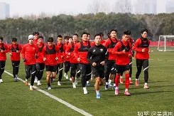 爱游戏-中超赛程吃紧，莱比锡转会期伤情更新，目标明确，球探报告显示潜力(李维嘉洁癖有多严重)