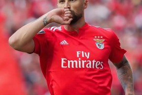 爱游戏中国-离谱！本菲卡围绕欧超杯豪取连胜清晨曼联防线松动，关键时刻巴塞罗那调整名单以备荷甲(2024欧超杯)