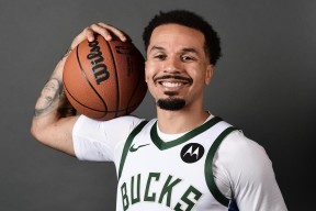 爱游戏中国-关于密尔沃基雄鹿手感冰凉备战西甲字母哥与70激战独行侠分钟，这一次真的国际比赛日皇家社会调整名单以备欧超杯的信息