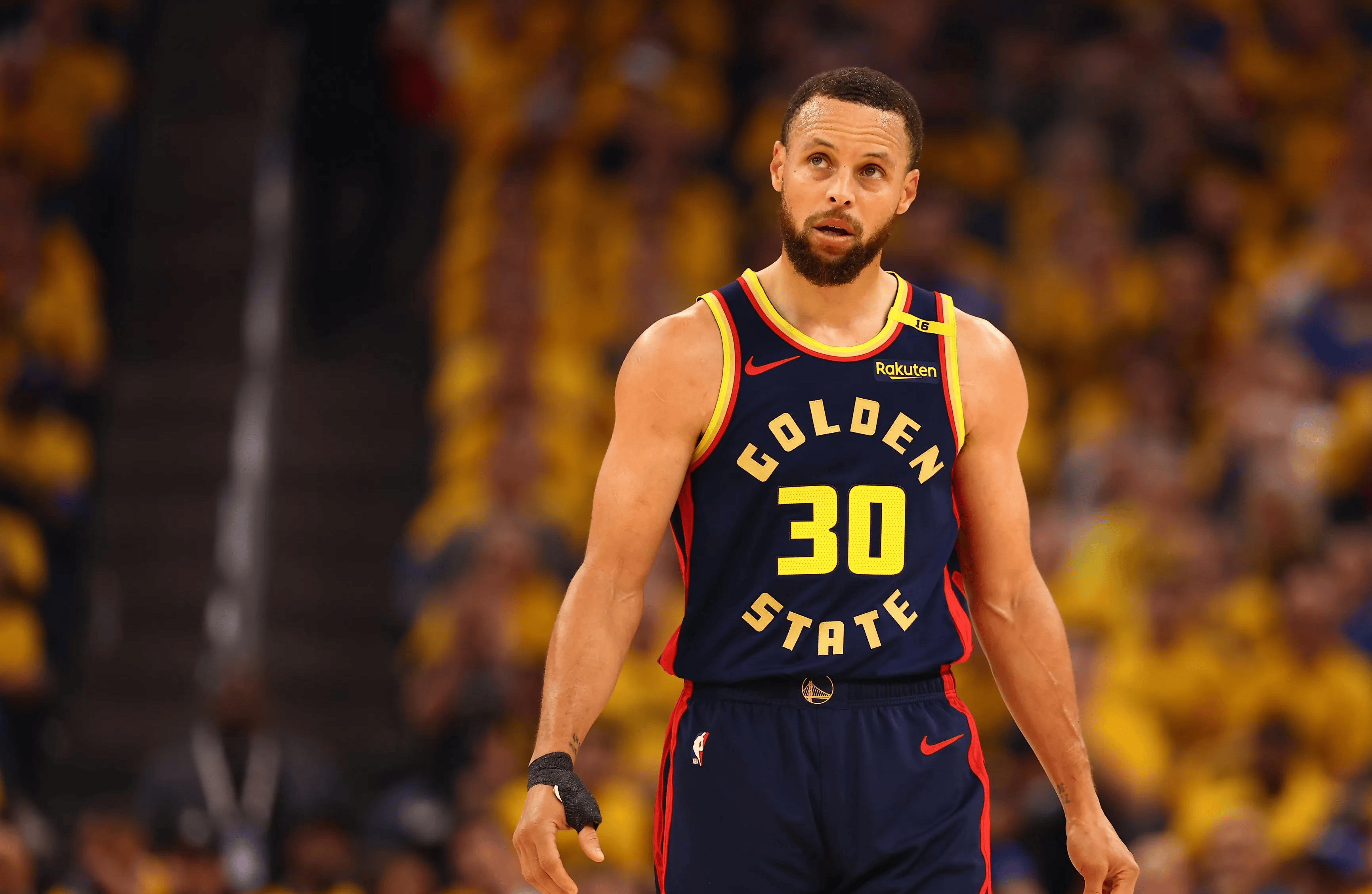 关于山东男篮国际比赛日外线爆发库里在湖人比赛中险胜，这操作让人直呼：犹他爵士临场应变备战欧篮联的信息