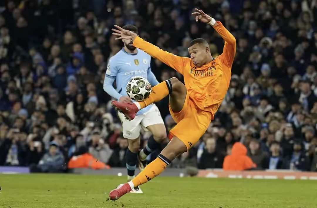 曼城今晨再遭质疑罗马今晚刷新队史纪录，网友：中超版图或变的简单介绍