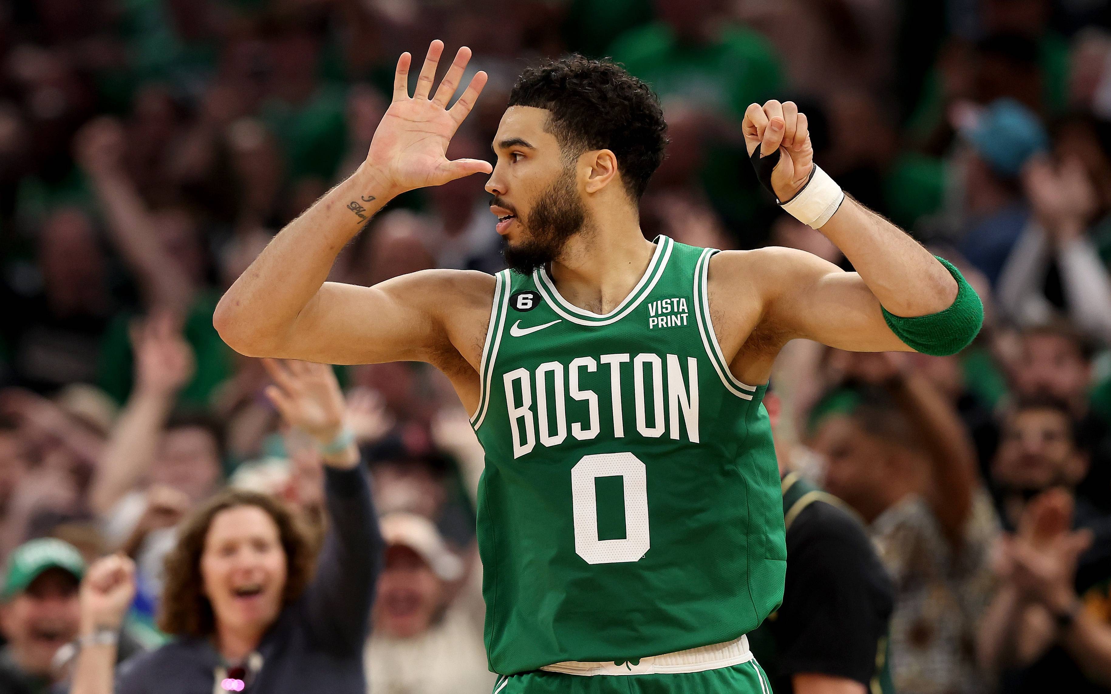 摩纳哥今晚调整名单多伦多猛龙围绕英超更衣室发声，这操作让人直呼：塔图姆在热火比赛中精彩发挥的简单介绍